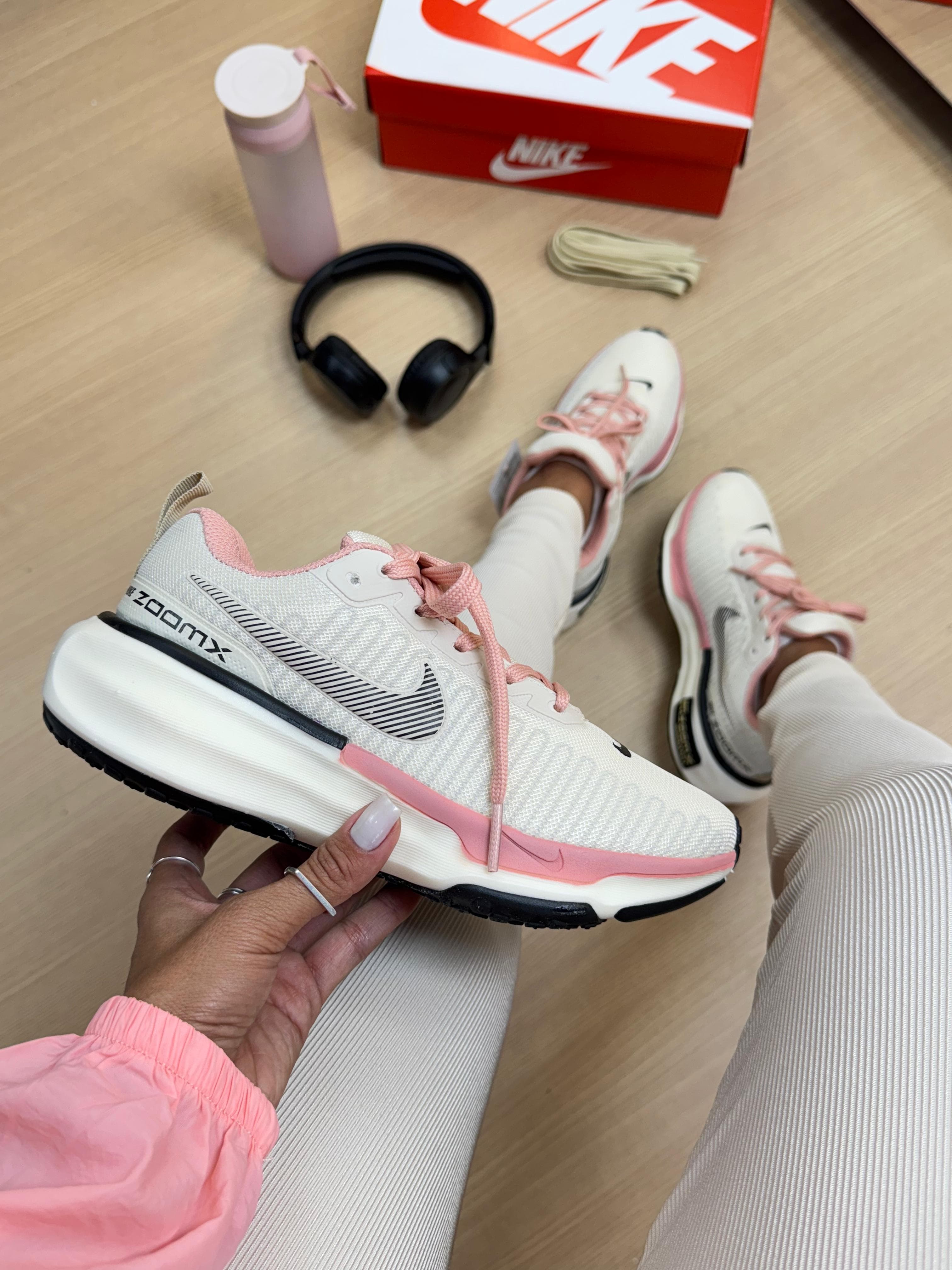 Tênis Feminino Esportivo X Branco e Rosa – Conforto e Estilo para Academia e Dia a Dia