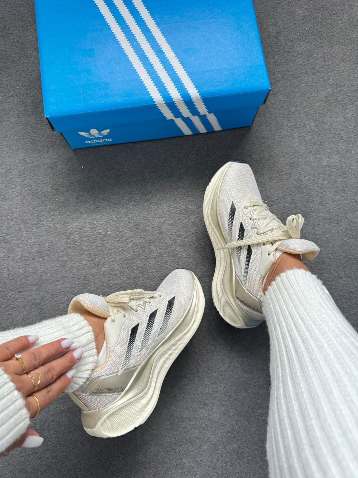 Tênis Inspired Adizero Boston Off White